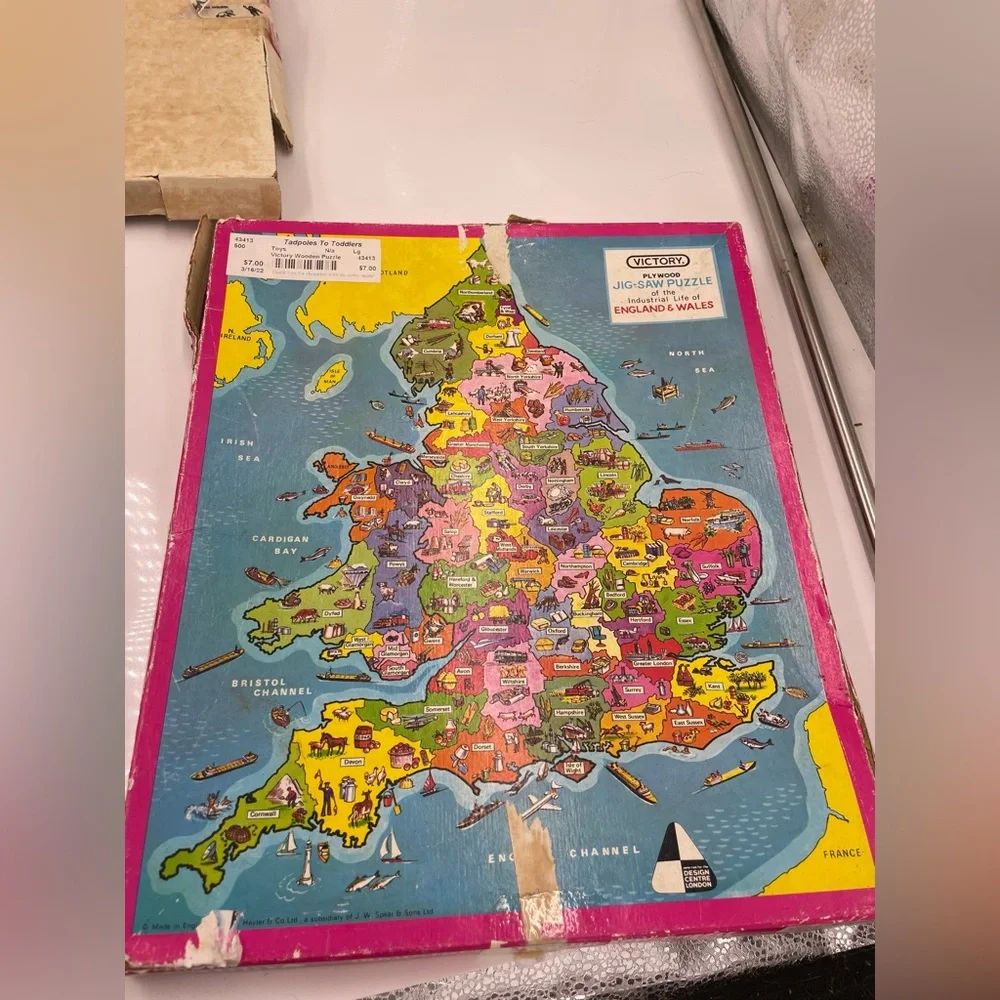 VICTORY PLYWOOD JIG-SAW PUZZLE of the industria Life of ENGLAND & WALES